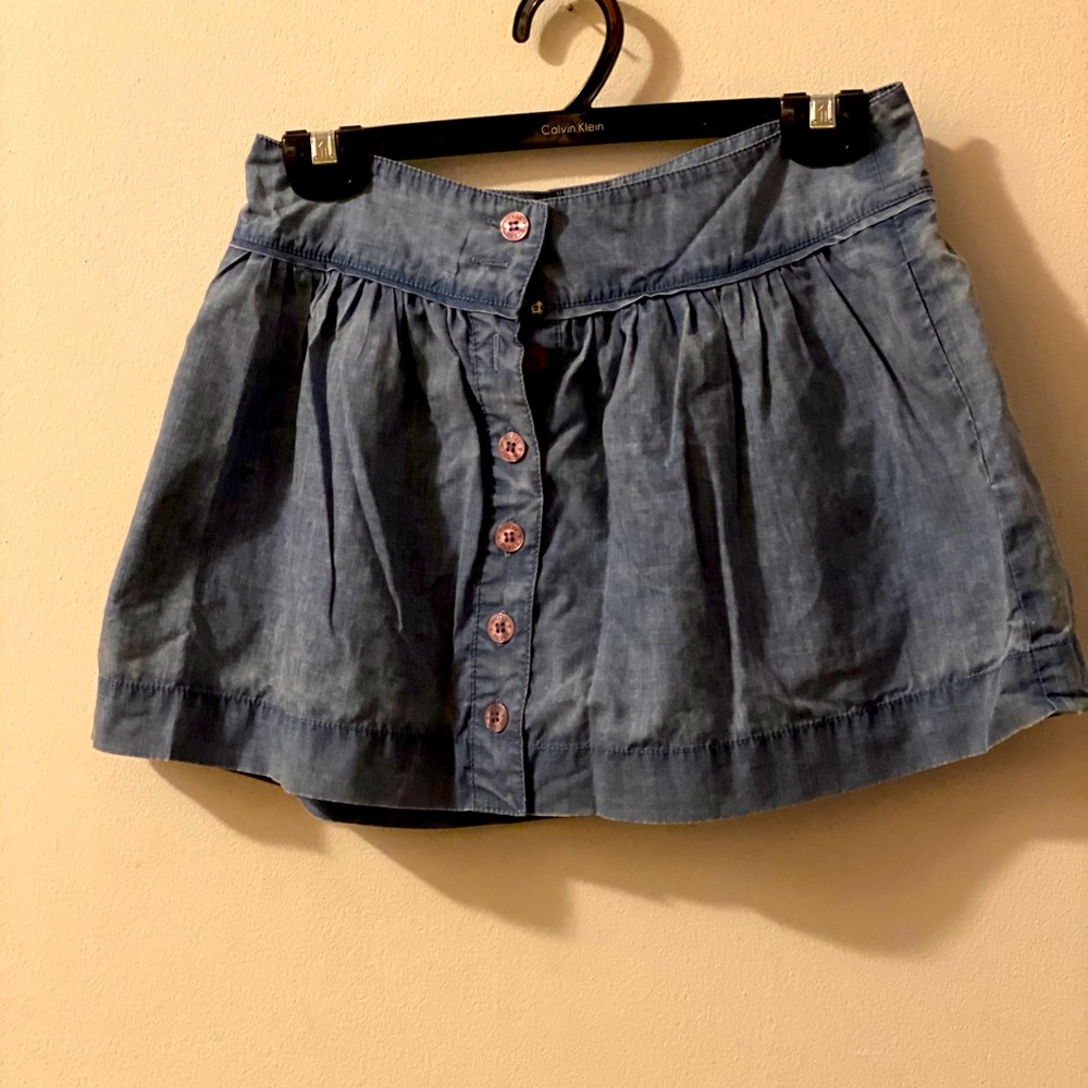 Guess brand denim skirt. Size S. Button front.